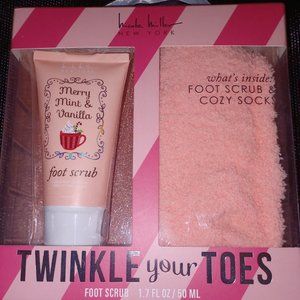 Nicole Miller Twinkle Toes Foot Scrub Set Winter Mint - Socks, Scrub Lotion New!